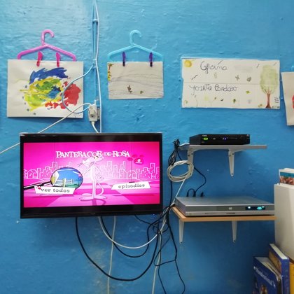 Montagem de suporte para televisão em cliente