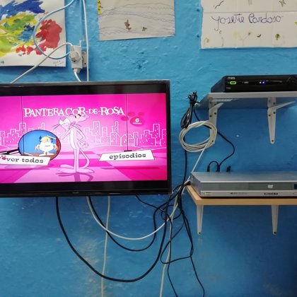 Montagem de suporte para televisão em cliente 